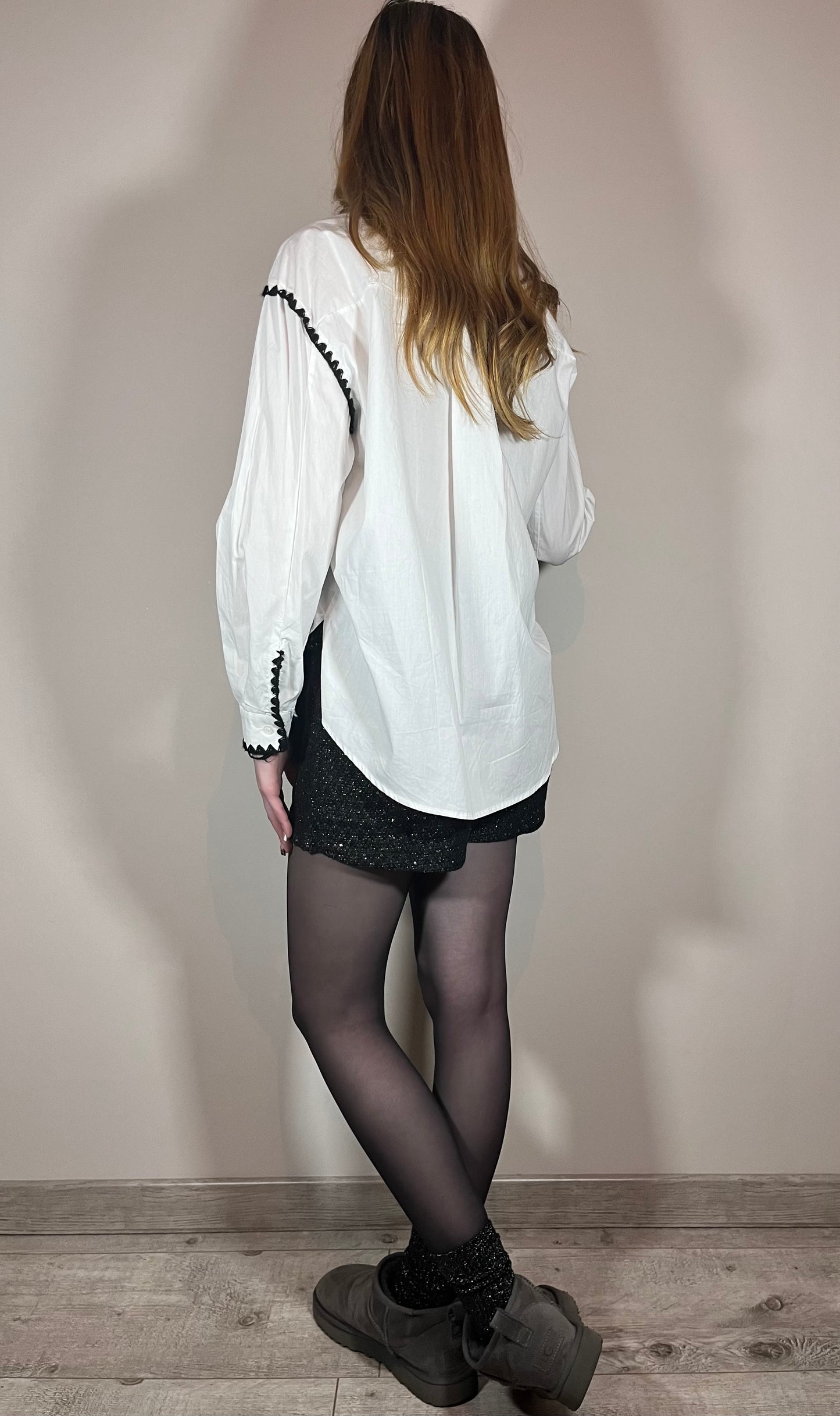 Chemise blanche et noire